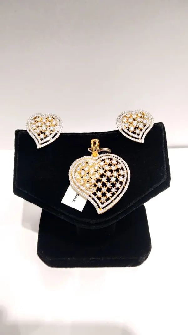 Gold_And_Clear_Brass_Heart-Shaped_Pendant_Set_For_Women