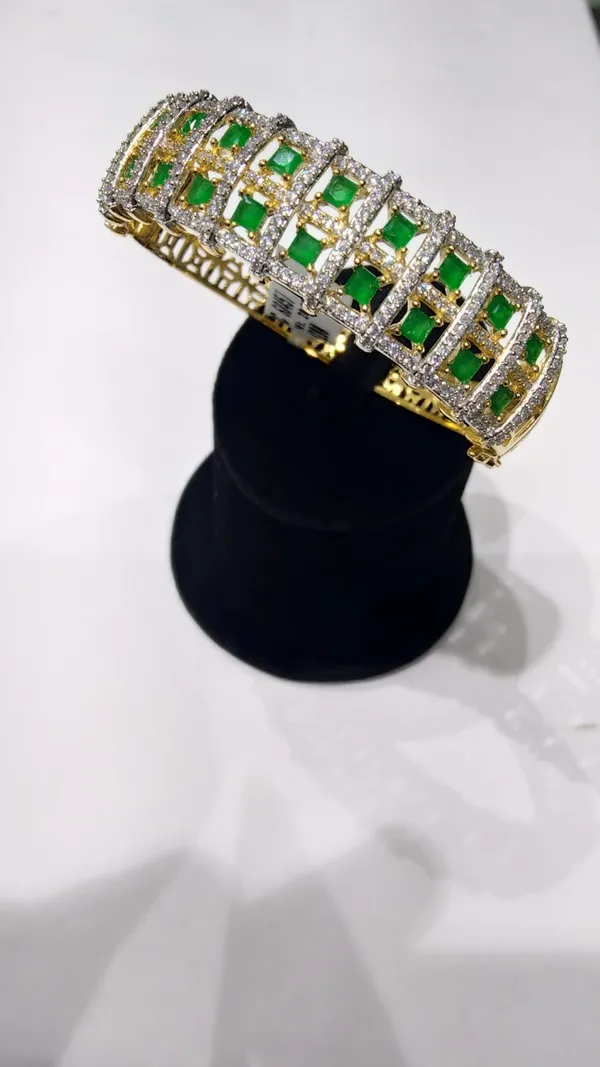 Gold_And_Green_Brass_Green_Stone_Crystal_Bangle_For_Women