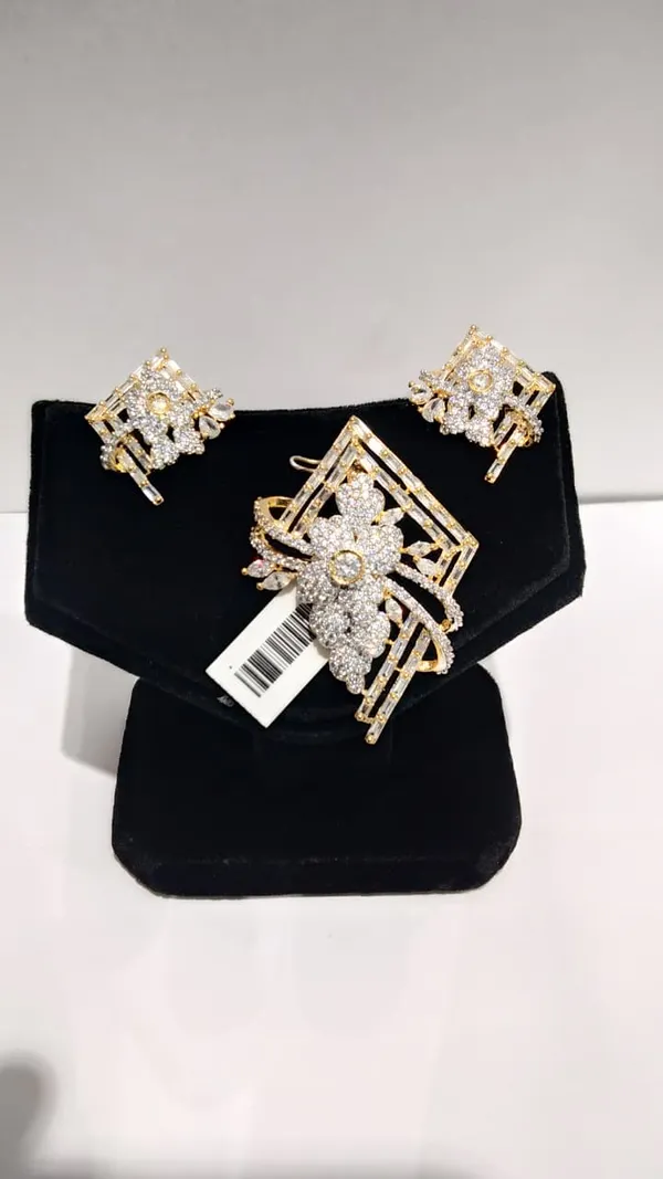 Gold_And_Clear_Brass_American_Diamond_Floral_Pendant_Set_For_Women