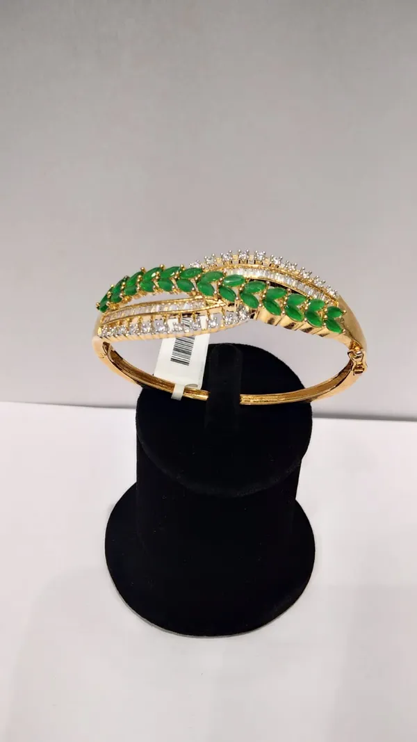 Gold_And_Green_Brass_Green_Stone_Crystal_Bangle_For_Women