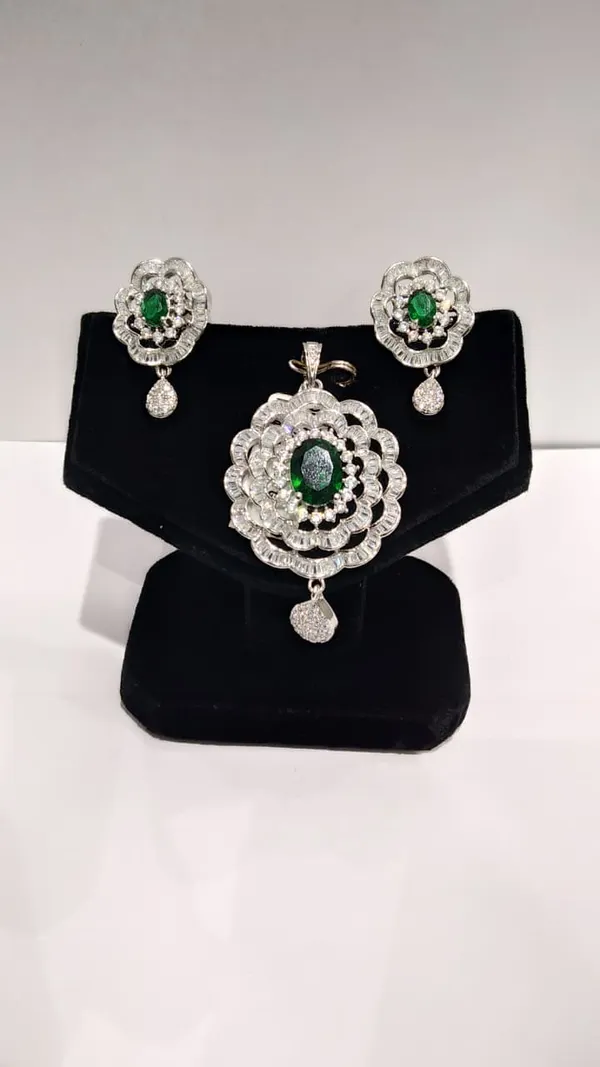 Green_And_Clear_Brass_Green_Stone_Floral_Pendant_Set_For_Women