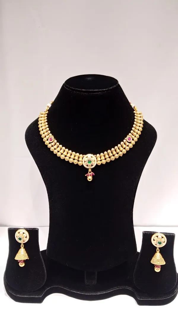 Gold_Brass_Traditional_Stone_Necklace_Set_For_Women