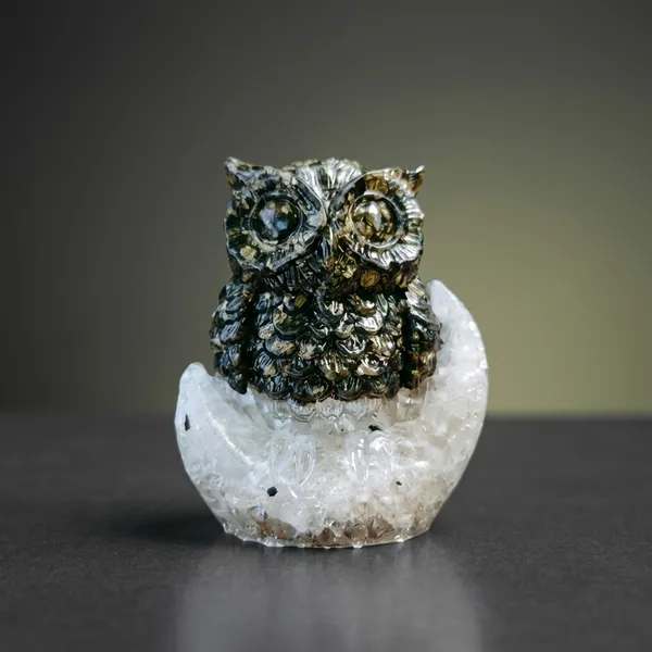 Metal_Owl_Figurine_on_Crystal_Stone_Base_Decorative_Showpiece
