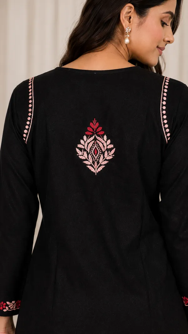 Black_Embroidered_Straight_Kurta_For_Women
