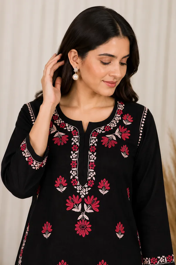 Black_Embroidered_Straight_Kurta_For_Women