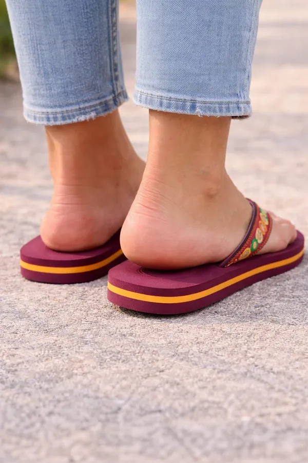 Cleat_Women_Fashion_Flip_Flops_Comfortable_Cushioned_Slippers_Anti_Skid_Sole_Lightweight_Design