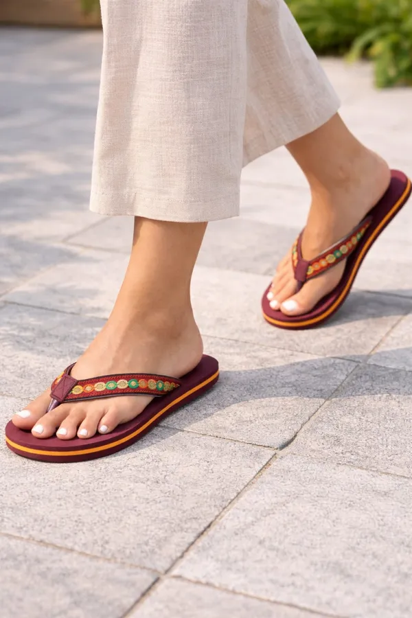 Cleat_Women_Fashion_Flip_Flops_Comfortable_Cushioned_Slippers_Anti_Skid_Sole_Lightweight_Design
