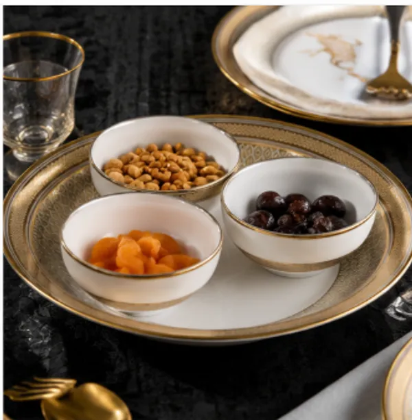 Luxury_White_&_Gold_Porcelain_Dinnerware_Set_–_Peacock_Design_Ceramic_Plates_and_Bowls_–_Premium_Dining_Set_for_Family,_Parties_&_Special_Occasions