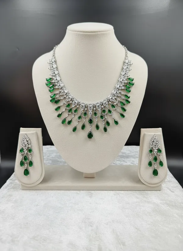 Grandeur_Luxe_Premier_Jewellery_Set_Glorious_Green