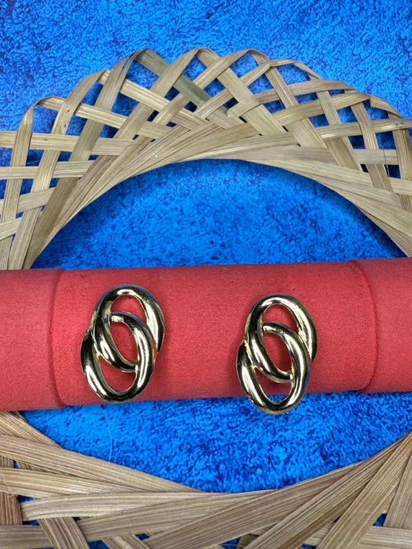 Infinity_Oval_Gold_Earrings