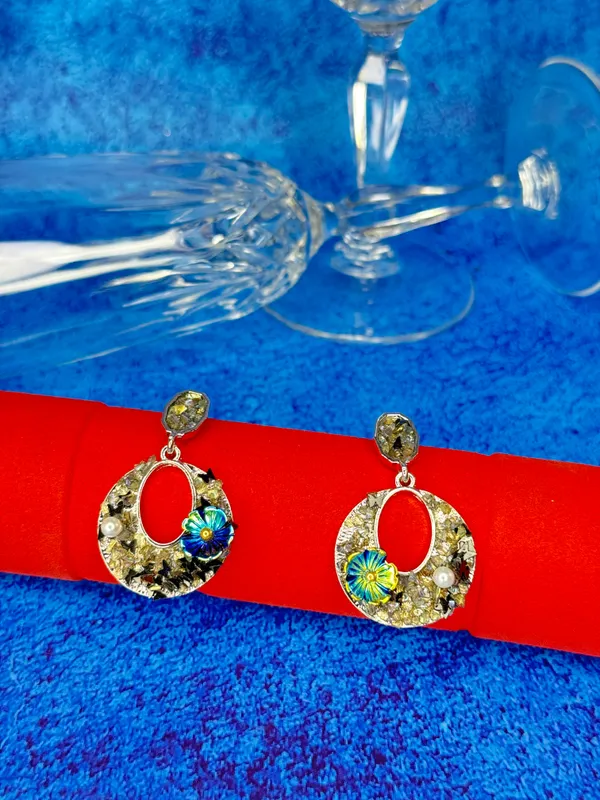 Handworked_Crystal_Loop_Earrings_Black