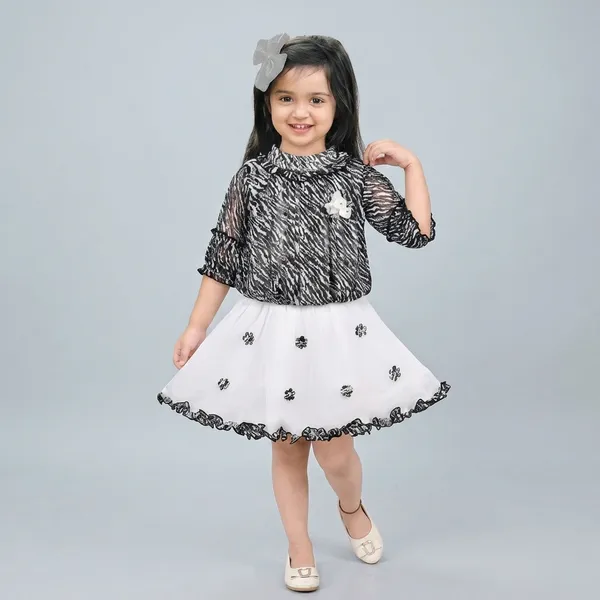 Black_And_White_Cotton_Printed_Top_And_Skirt_For_Girls
