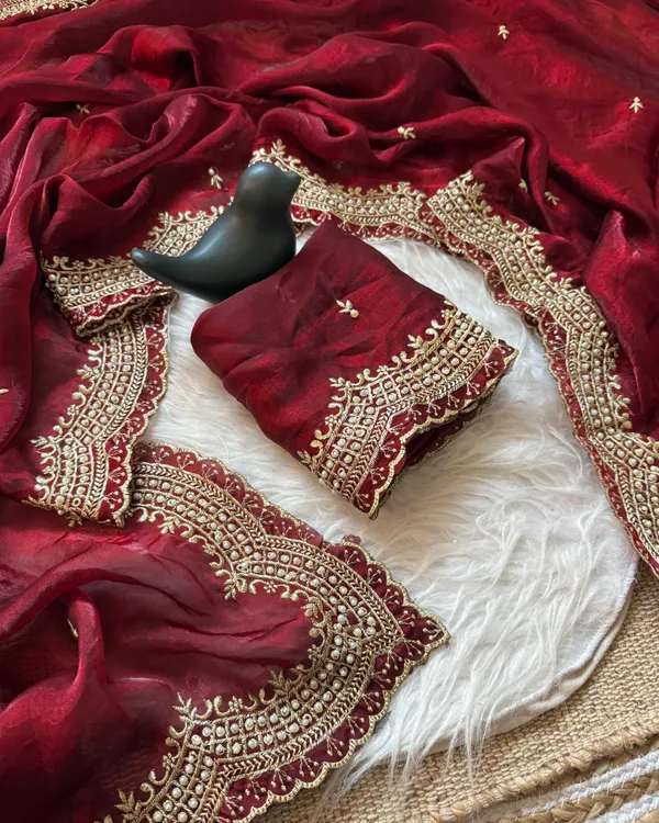 Red_Velvet_Saree_With_Blouse_For_Women
