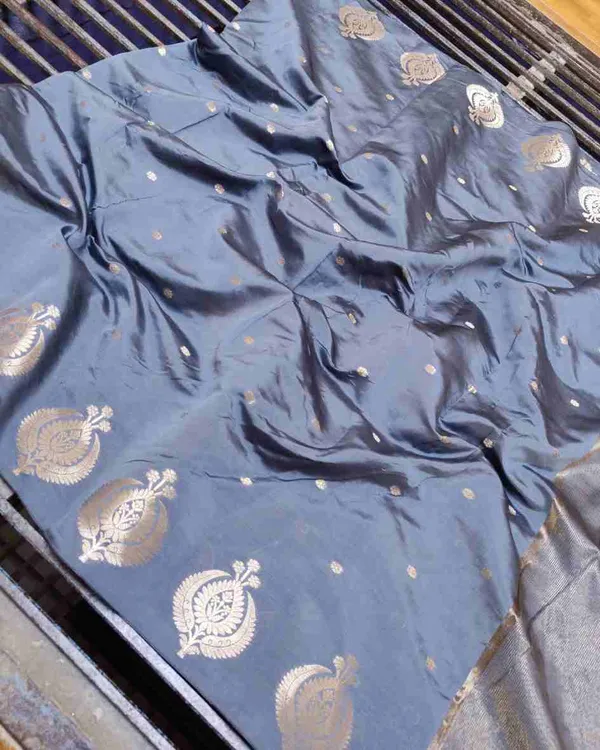 Grey_Soft_Silk_Saree_For_Women
