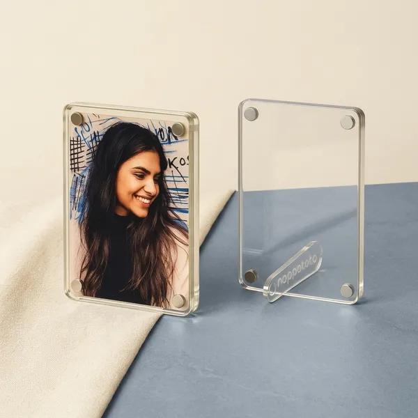 Acrylic_Magnetic_Photo_Frame_Dual_Use_Mini_Clear_Standing_Frame_For_Fridge_Desk_Table_Top_Frame_Double_Sided_Floating_Display_3_5X2_5_Inch