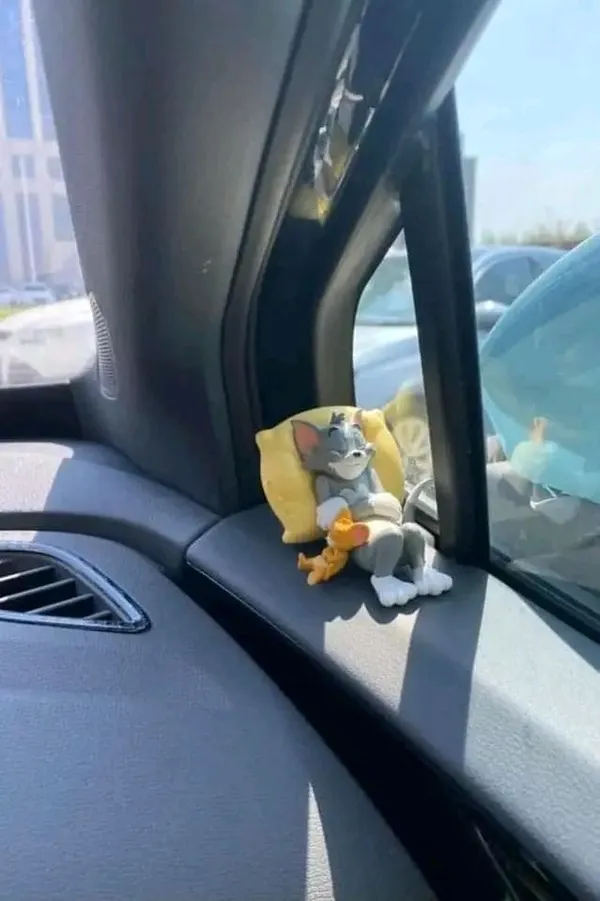 Tom_And_Jerry_Car_Dashboard_Figurine
