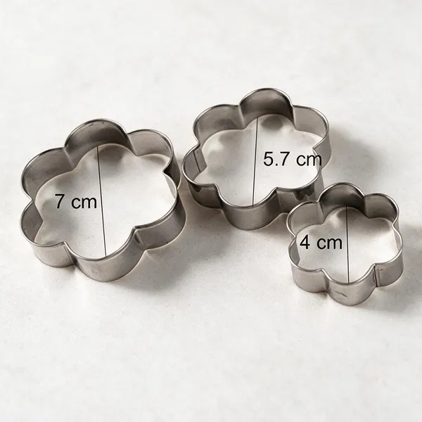 Cookie_Cutter_Set_Stainless_Steel_Cookie_Cutter_with_4_Shape,_3_Size,_12_Pieces_Shapes_Embossing_Mold_for_Kids_Baking_Cooking_Bread_Sandwich_Cutter_for_Kitchen_Baking_Mold