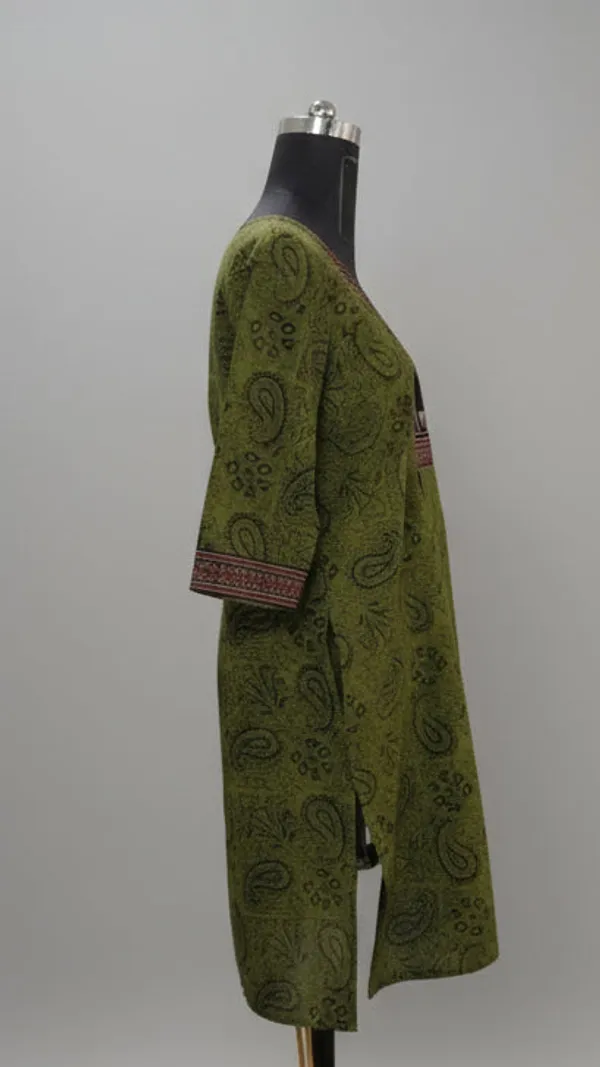 Green_Cotton_Kalamkari_V-Neck_Tunic_For_Women