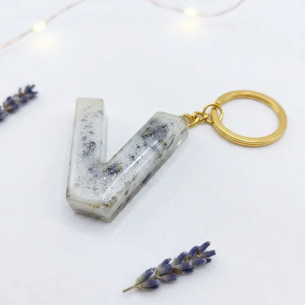 White_Resin_Letter_V_Keychain_With_Gold_Ring