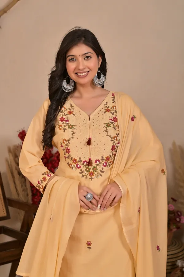 Beige_Georgette_Embroidered_Kurta_Set_With_Dupatta_For_Women