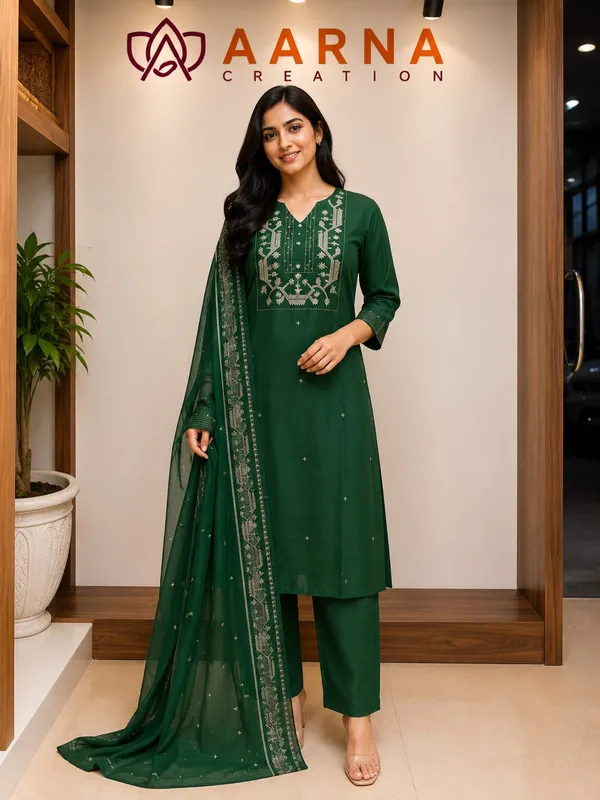 Signature_Bottle_Green_Embroidered_Set
