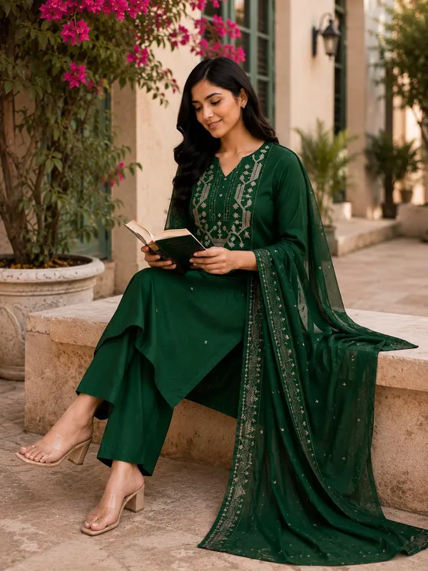 Signature_Bottle_Green_Embroidered_Set