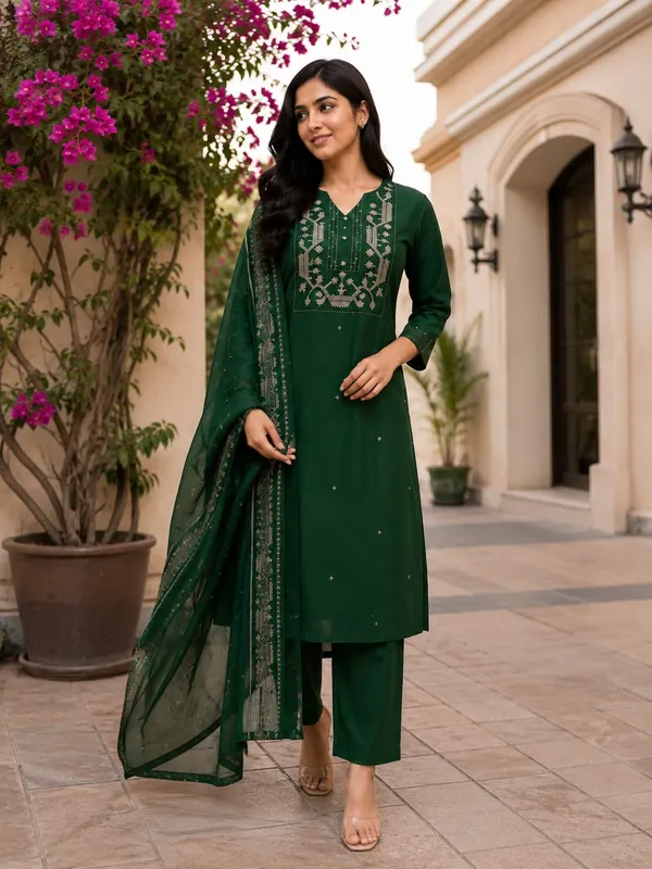 Signature_Bottle_Green_Embroidered_Set