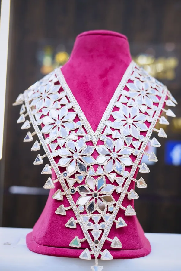 Golden_Zari_Mirror_Neck_Embellishment_Patch_For_Ethnic_Wear