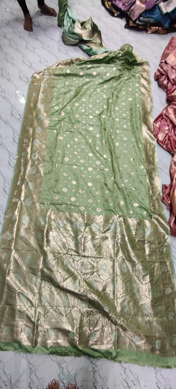 Green_Zari_Woven_Banarasi_Saree_For_Women