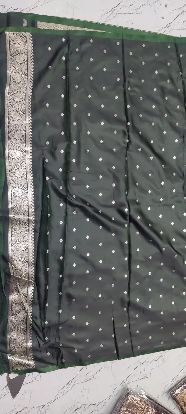 Green_Woven_Zari_Border_Banarasi_Saree_For_Women