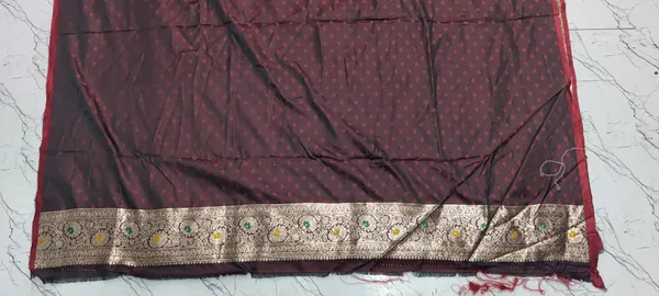 Maroon_Zari_Woven_Floral_Motif_Banarasi_Saree_For_Women