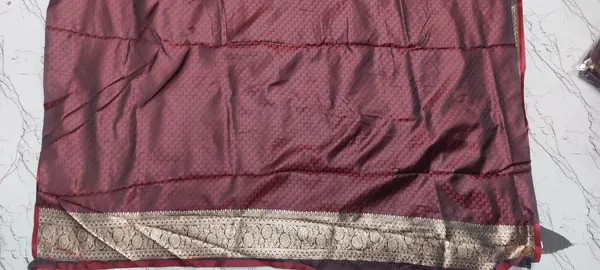 Maroon_Zari_Woven_Banarasi_Saree_For_Women