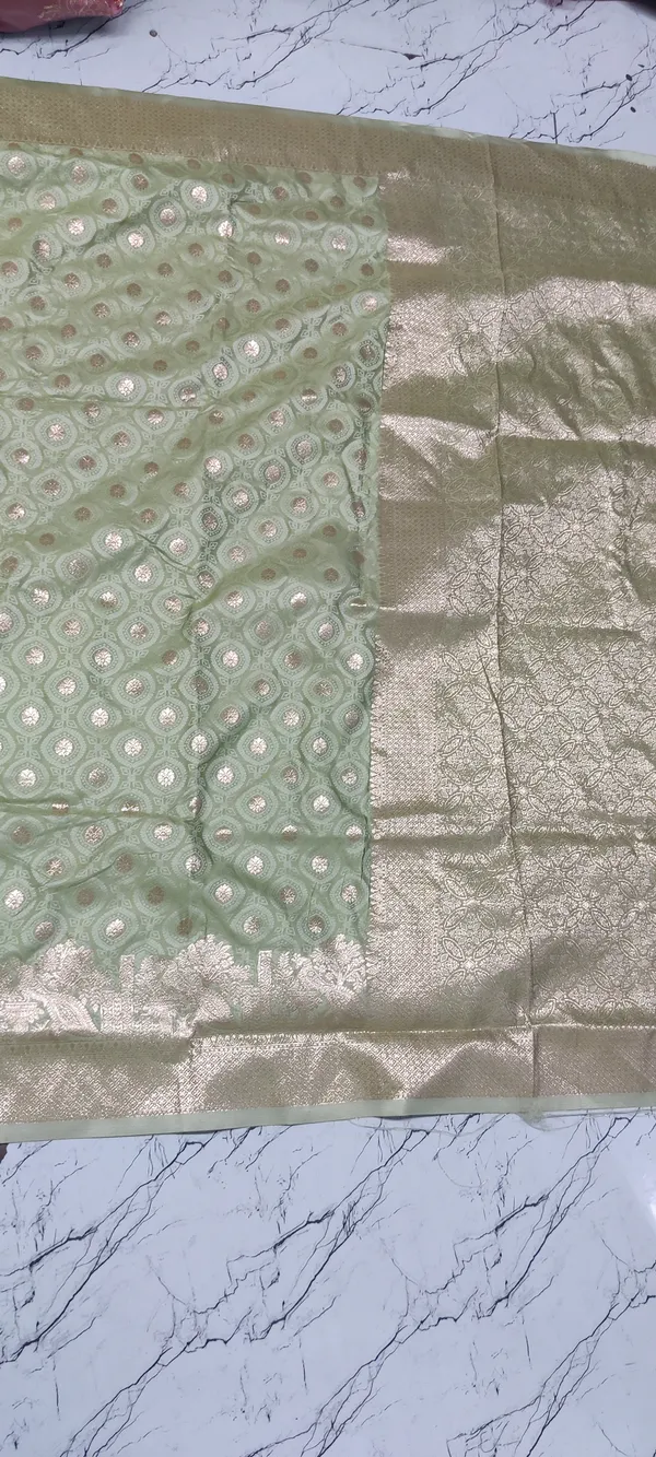 Green_Zari_Woven_Banarasi_Saree_For_Women