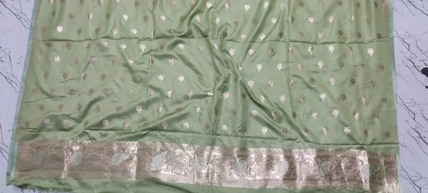 Green_Zari_Woven_Banarasi_Saree_For_Women