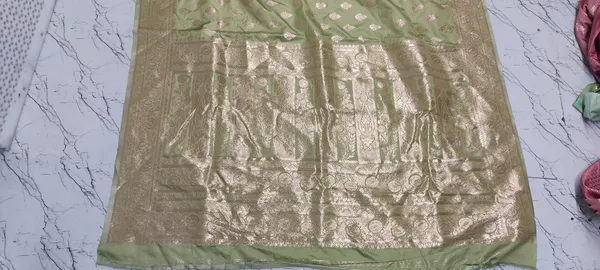 Green_Zari_Woven_Banarasi_Saree_For_Women