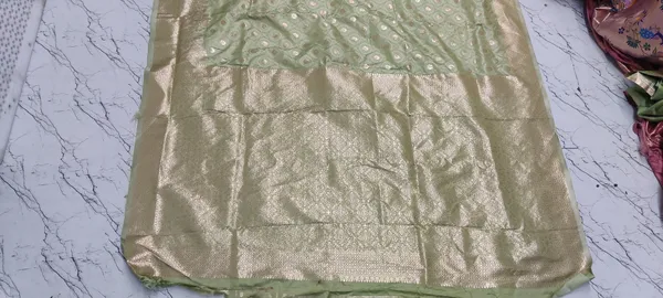 Green_Zari_Woven_Banarasi_Saree_For_Women