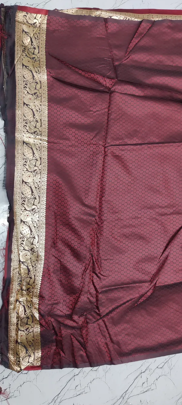 Wine_Gold_Zari_Woven_Banarasi_Saree_For_Women