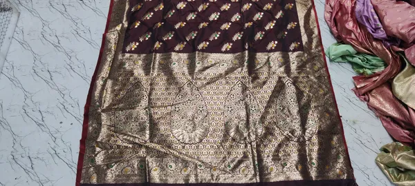 Maroon_Zari_Woven_Floral_Motif_Banarasi_Saree_For_Women