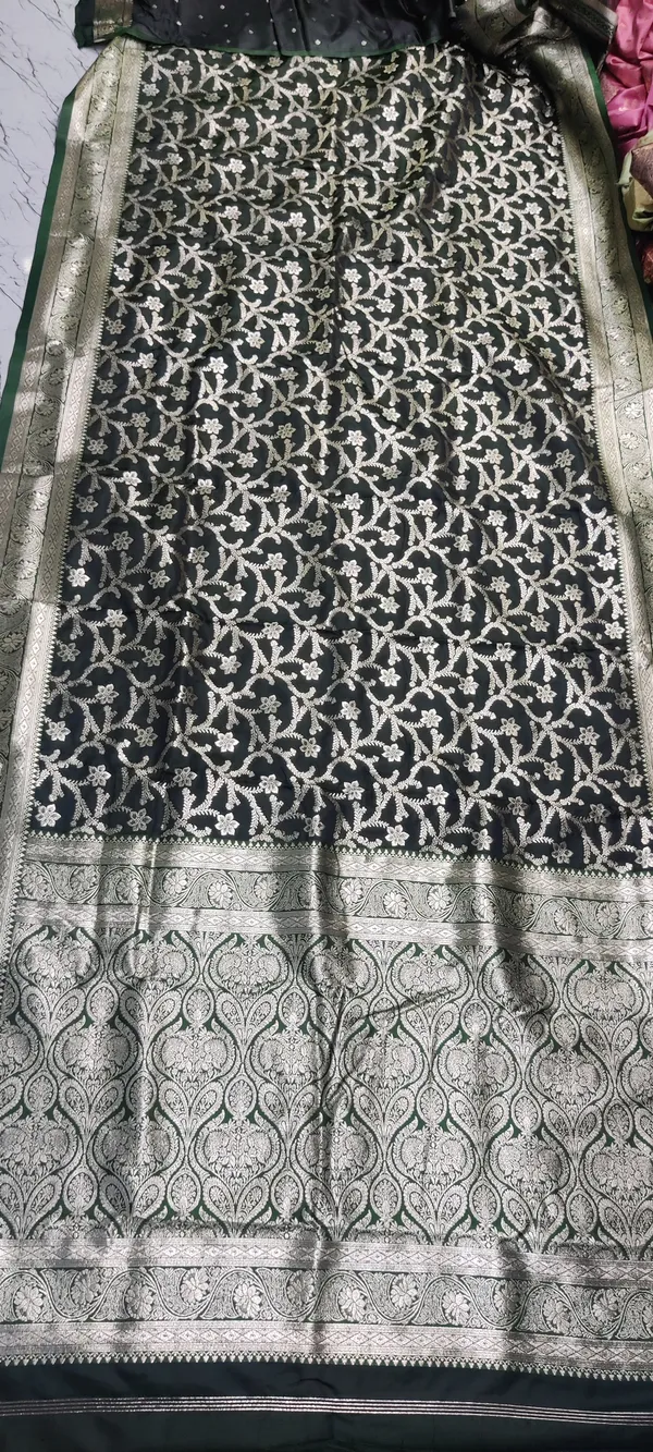 Green_Woven_Zari_Border_Banarasi_Saree_For_Women