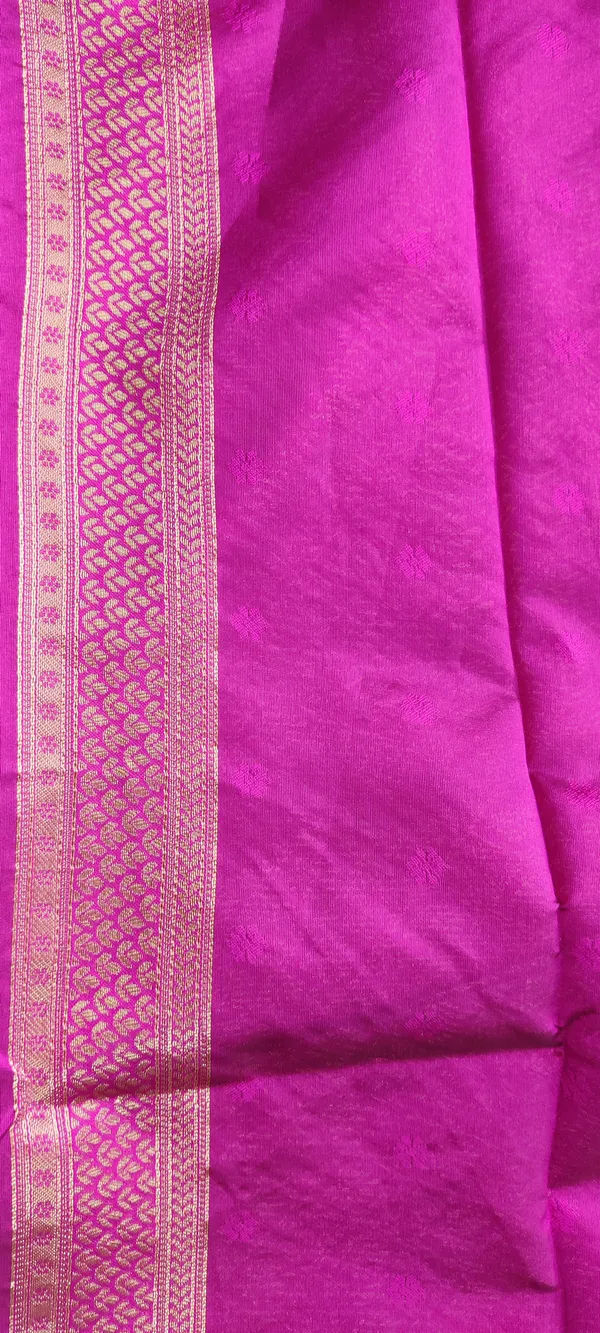 Magenta_Satin_Silk_Handwoven_Zari_Border_Banarasi_Saree_For_Women