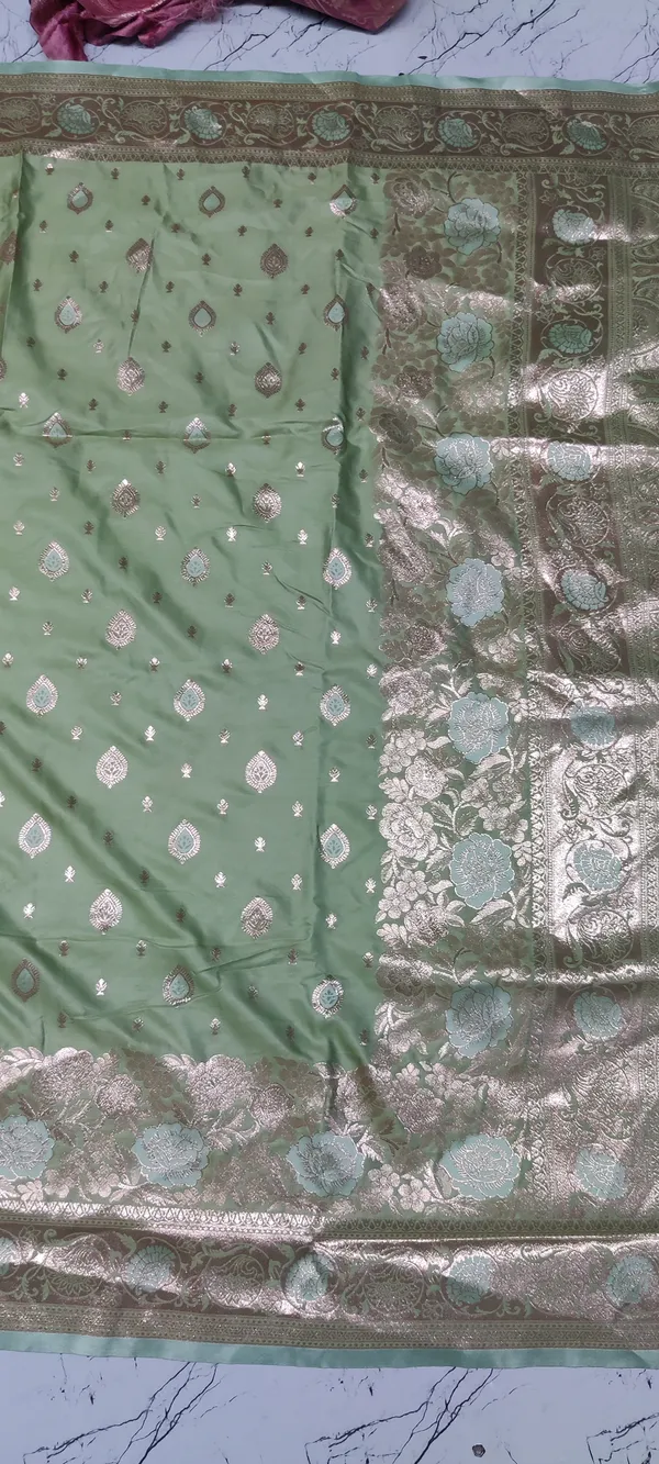 Green_Zari_Woven_Banarasi_Saree_For_Women