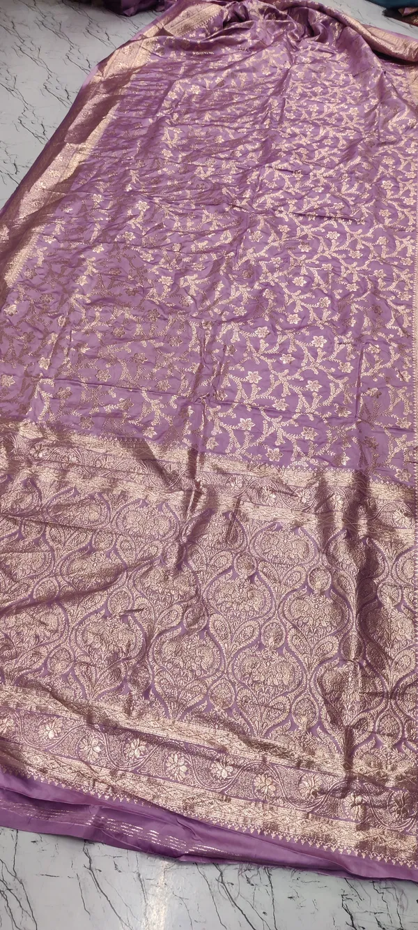 Lavender_Gold_Zari_Woven_Banarasi_Saree_For_Women