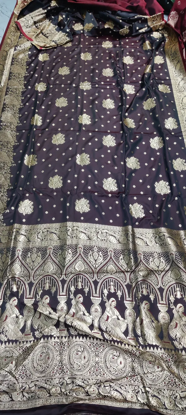 Wine_Gold_Zari_Woven_Banarasi_Saree_For_Women