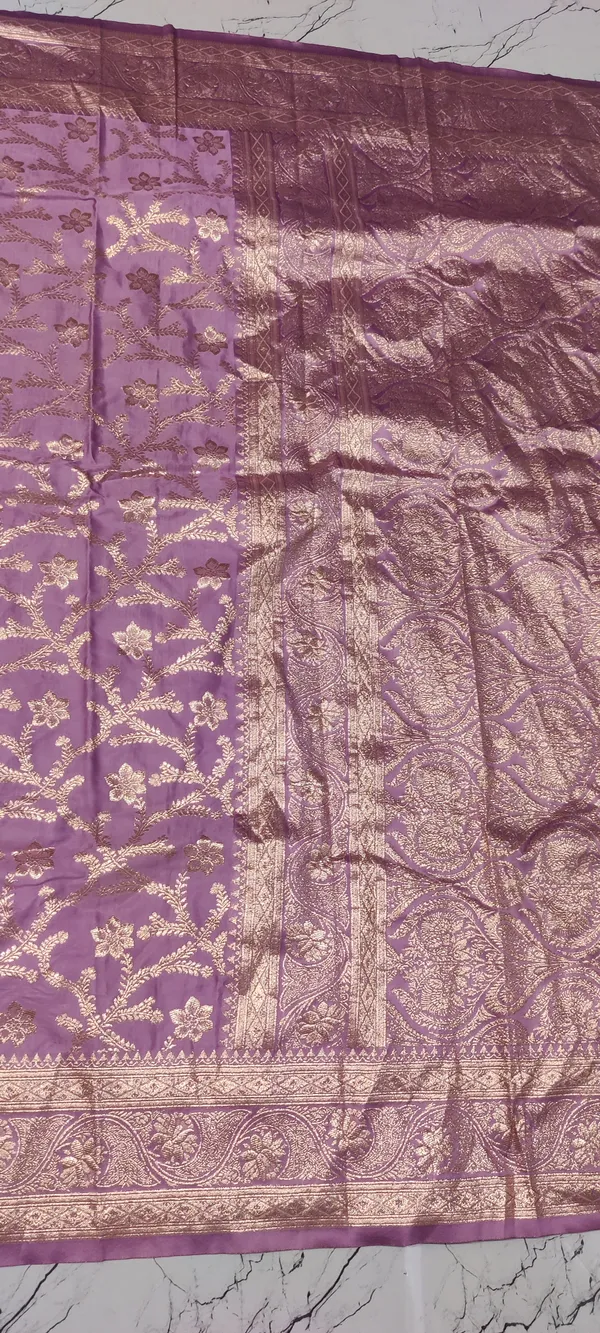 Lavender_Gold_Zari_Woven_Banarasi_Saree_For_Women