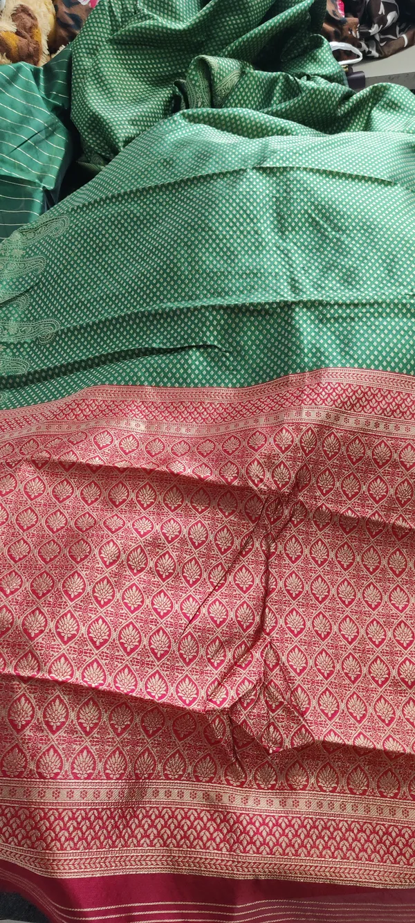 Green_Satin_Silk_Woven_Border_Banarasi_Saree_With_Blouse_For_Women