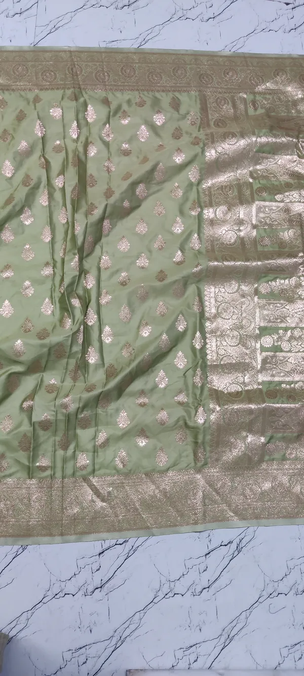 Green_Zari_Woven_Banarasi_Saree_For_Women