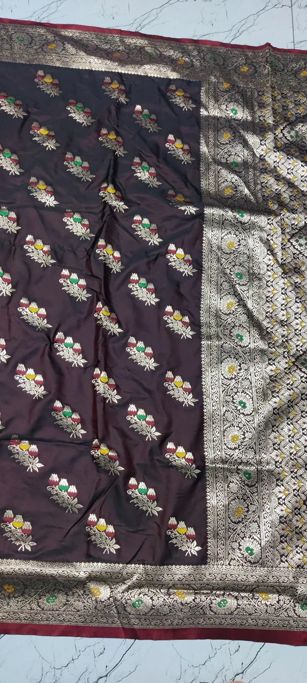 Maroon_Zari_Woven_Floral_Motif_Banarasi_Saree_For_Women