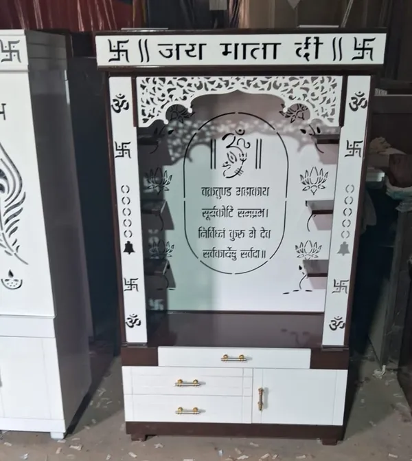 Wooden_Traditional_Devotional_Pooja_Mandir