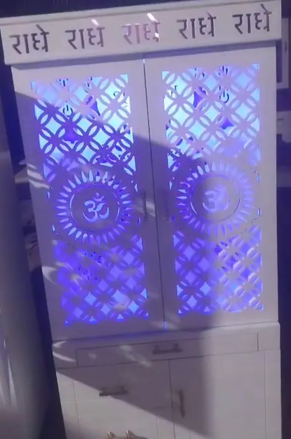 Traditional_Lattice_Pattern_Pooja_Mandir_Cabinet