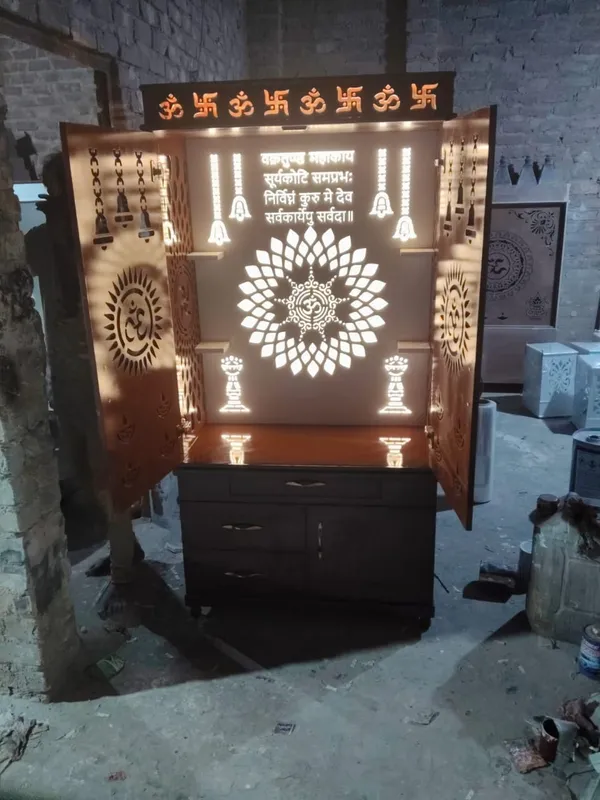 Wooden_Traditional_Religious_Pooja_Mandir_Cabinet